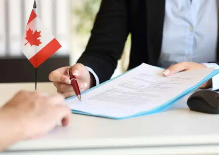 🇨🇦 براتب 3220 دولار كندي شهرياً.. فرصة عمل في كندا مع تصريح العمل